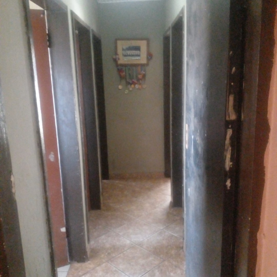 6 Bedroom Property for Sale in Tembisa Central Gauteng