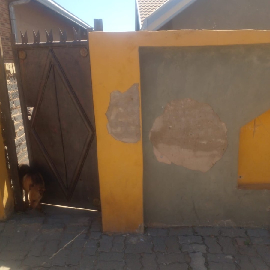 6 Bedroom Property for Sale in Tembisa Central Gauteng