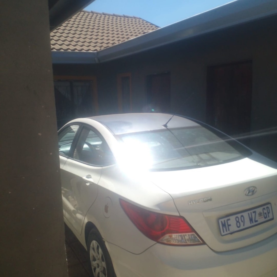 6 Bedroom Property for Sale in Tembisa Central Gauteng