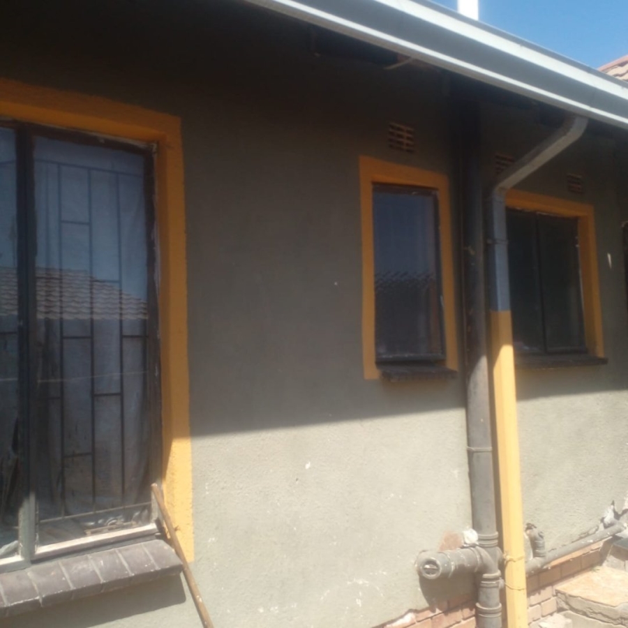 6 Bedroom Property for Sale in Tembisa Central Gauteng