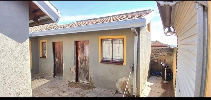 6 Bedroom Property for Sale in Tembisa Central Gauteng
