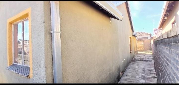 6 Bedroom Property for Sale in Tembisa Central Gauteng