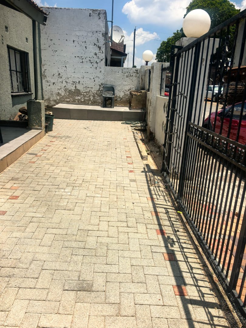 5 Bedroom Property for Sale in Tembisa Central Gauteng