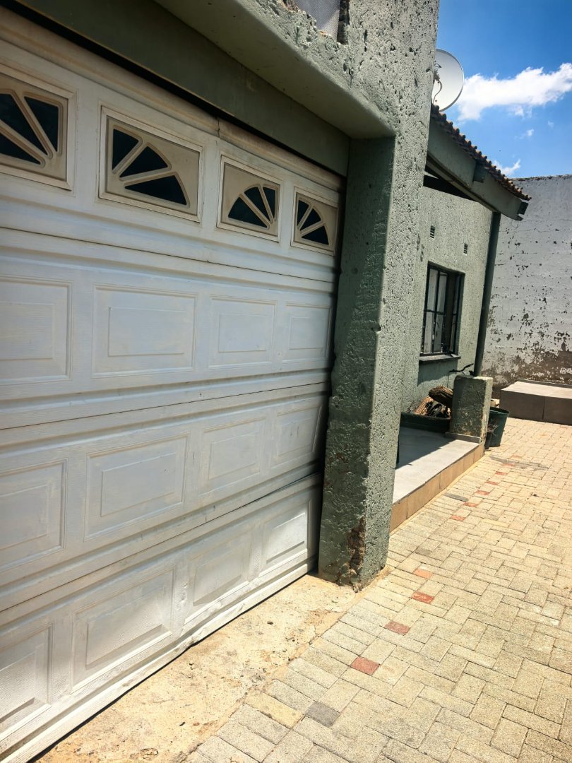 5 Bedroom Property for Sale in Tembisa Central Gauteng