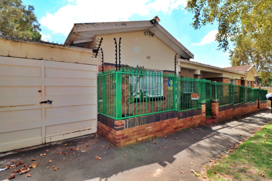 6 Bedroom Property for Sale in Bezuidenhout Valley Gauteng