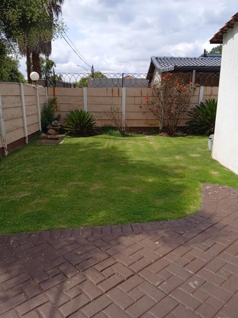 To Let 3 Bedroom Property for Rent in Farrarmere Gauteng