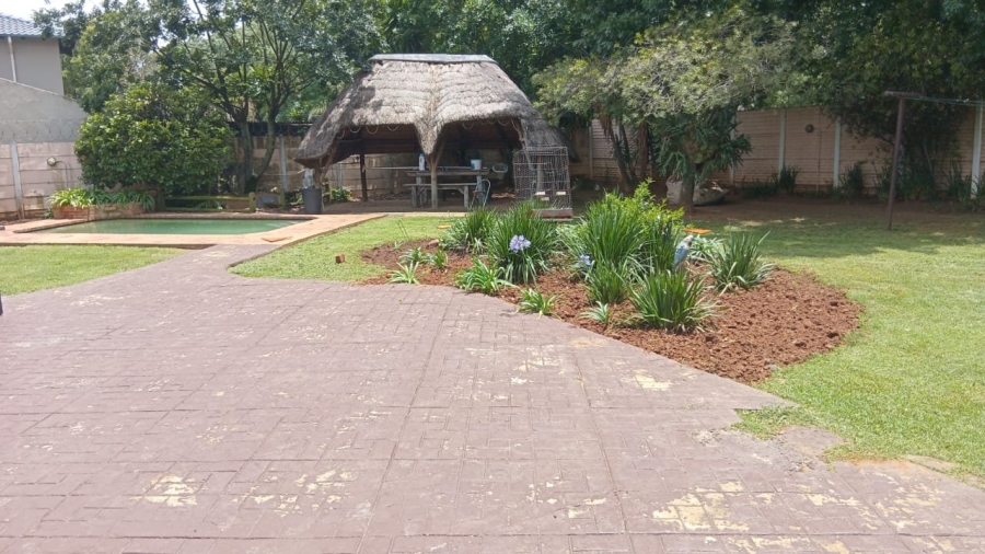 To Let 3 Bedroom Property for Rent in Farrarmere Gauteng