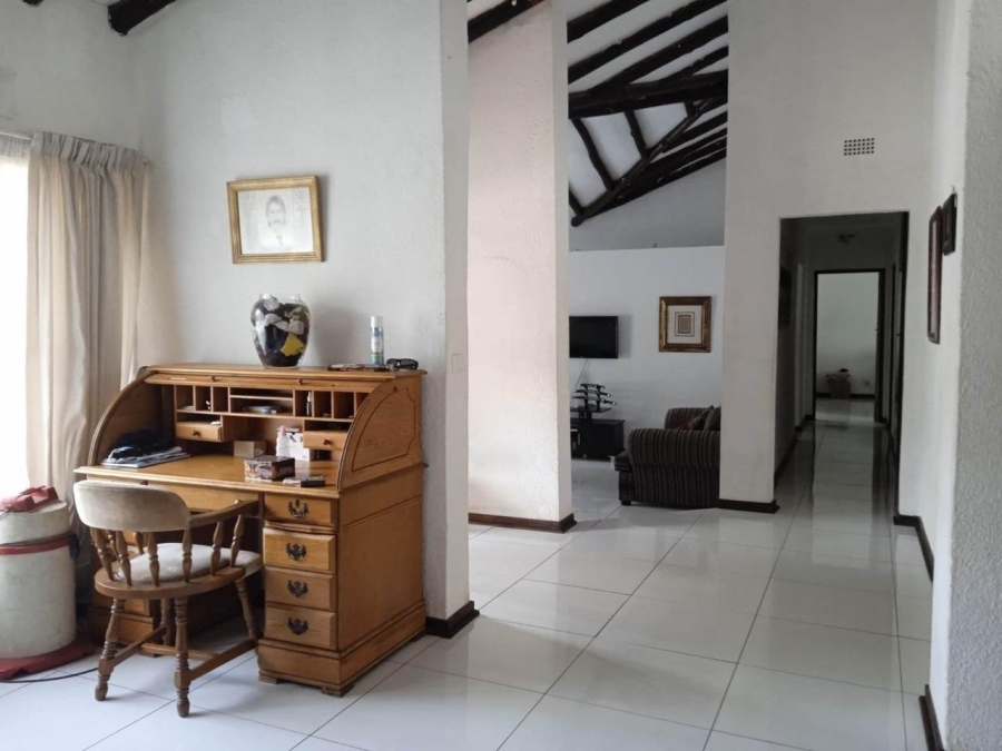 To Let 3 Bedroom Property for Rent in Farrarmere Gauteng