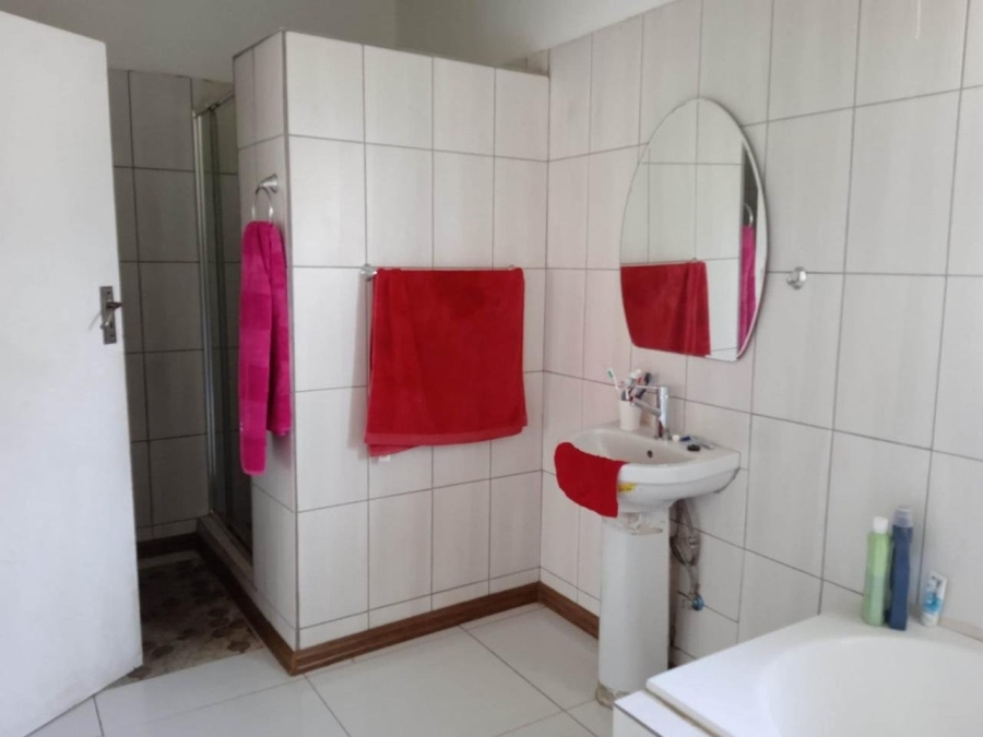 To Let 3 Bedroom Property for Rent in Farrarmere Gauteng