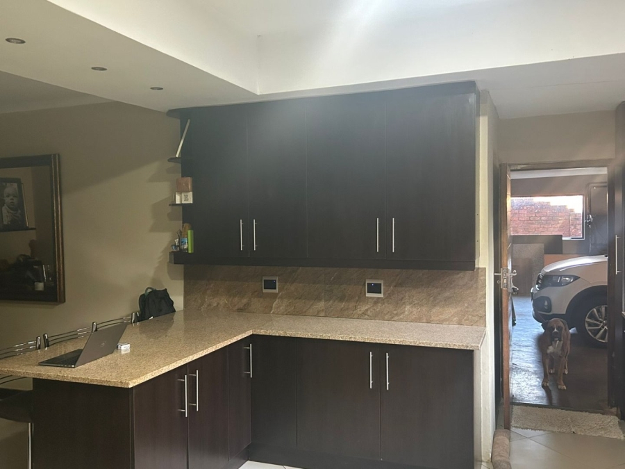 4 Bedroom Property for Sale in Eldoraigne Gauteng