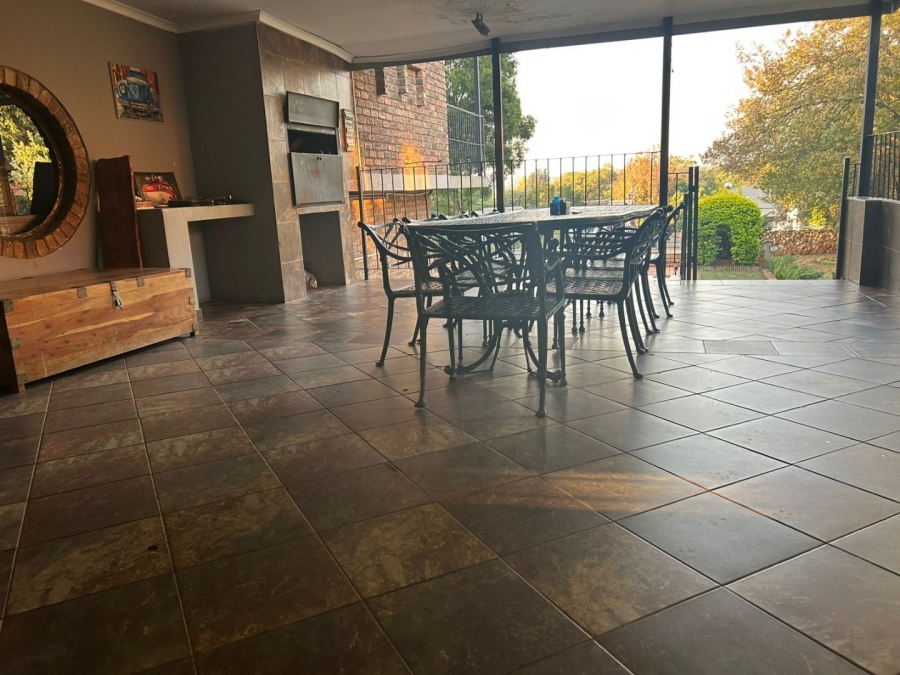 4 Bedroom Property for Sale in Eldoraigne Gauteng