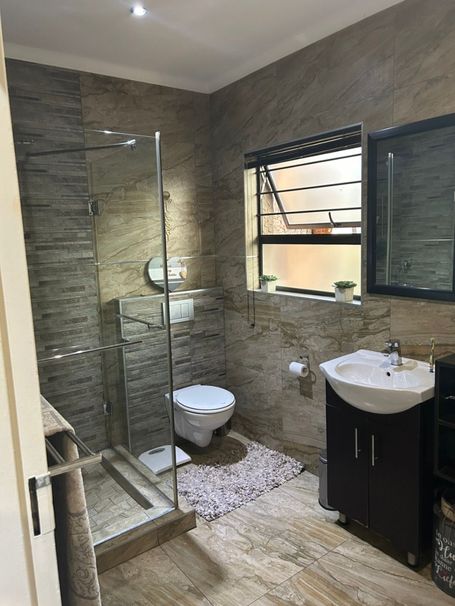 4 Bedroom Property for Sale in Eldoraigne Gauteng