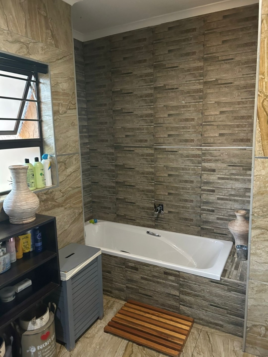 4 Bedroom Property for Sale in Eldoraigne Gauteng