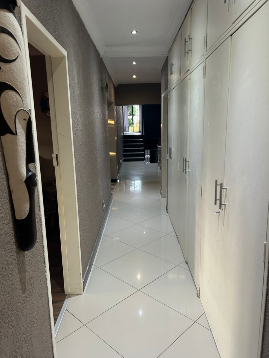 4 Bedroom Property for Sale in Eldoraigne Gauteng