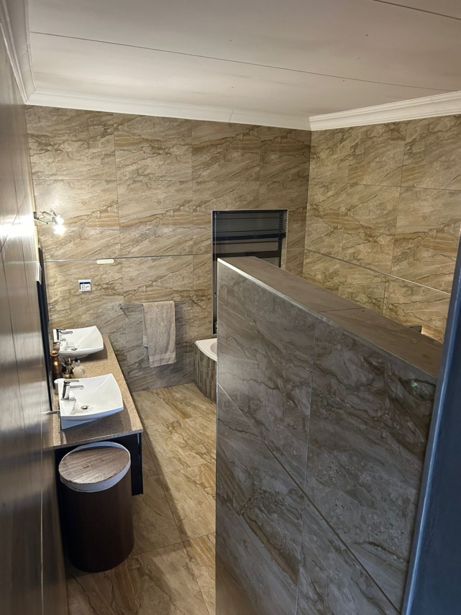 4 Bedroom Property for Sale in Eldoraigne Gauteng