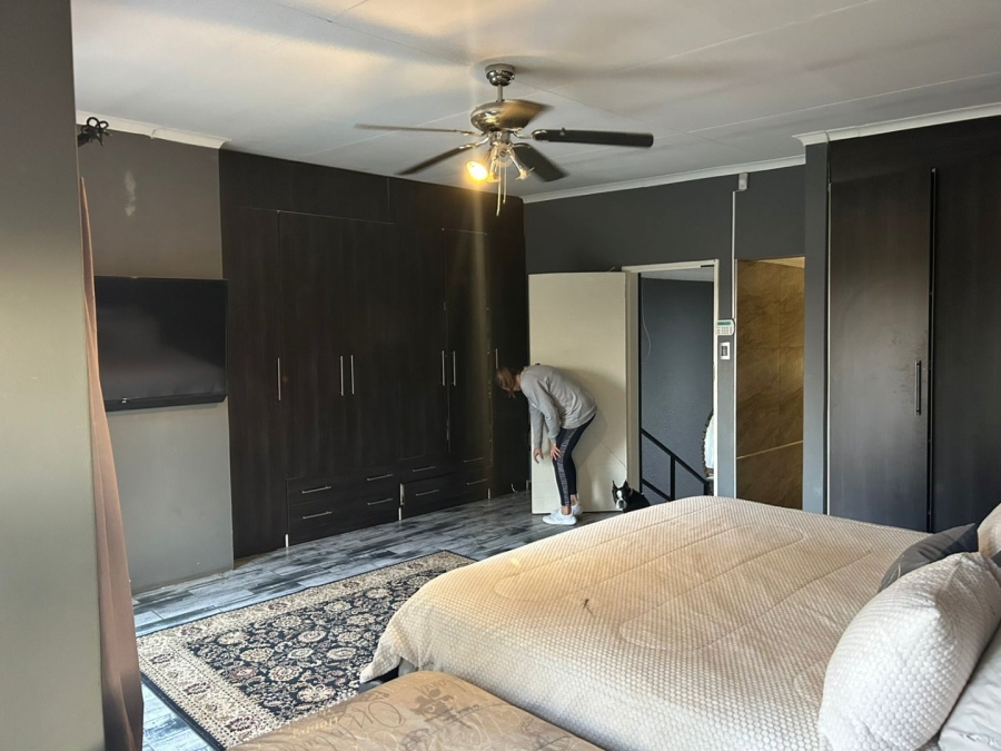 4 Bedroom Property for Sale in Eldoraigne Gauteng