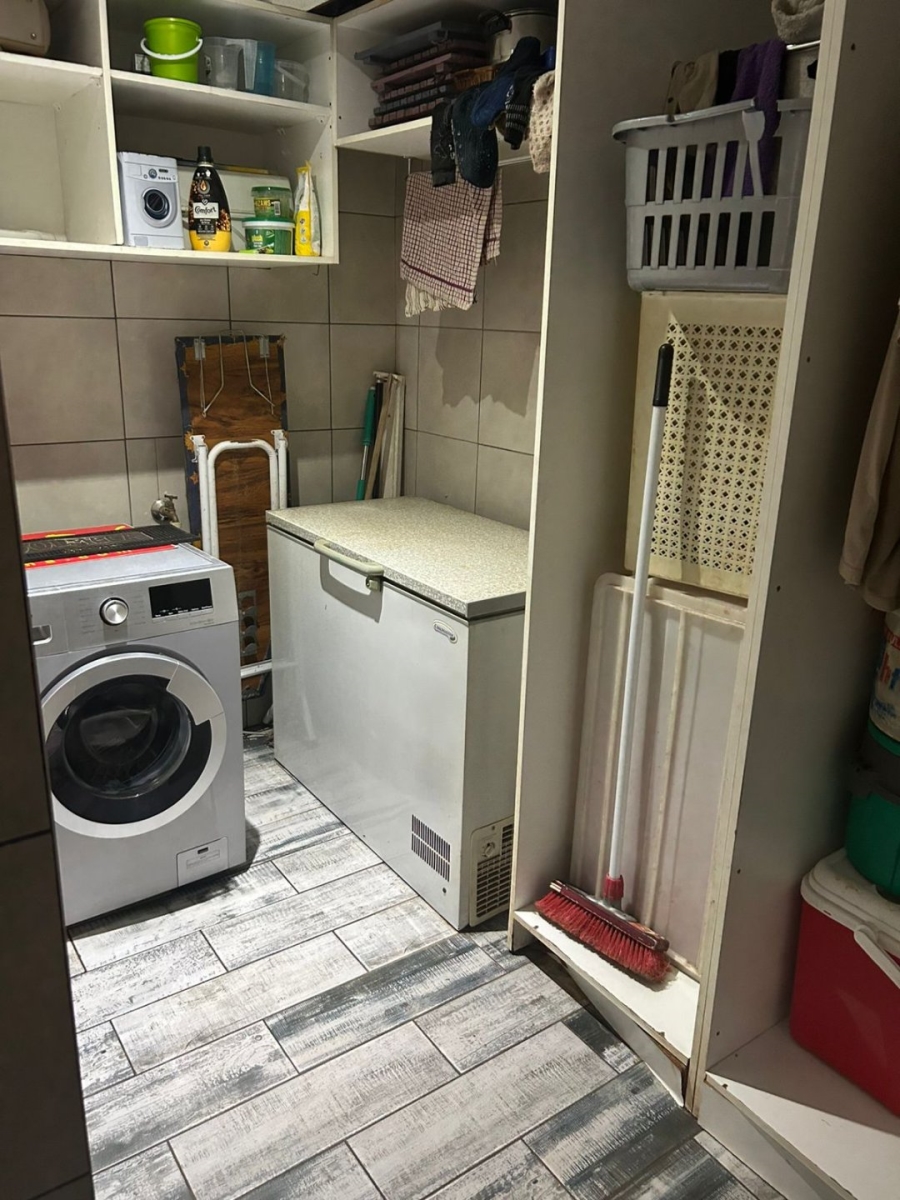 4 Bedroom Property for Sale in Eldoraigne Gauteng