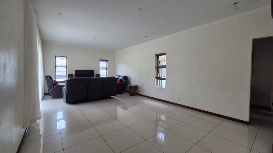 3 Bedroom Property for Sale in Kosmosdal Gauteng