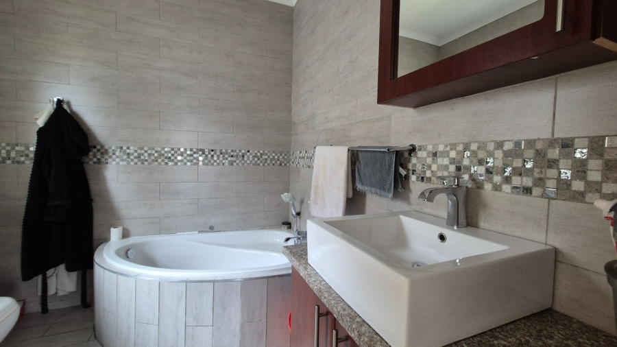 3 Bedroom Property for Sale in Kosmosdal Gauteng