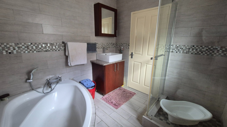 3 Bedroom Property for Sale in Kosmosdal Gauteng