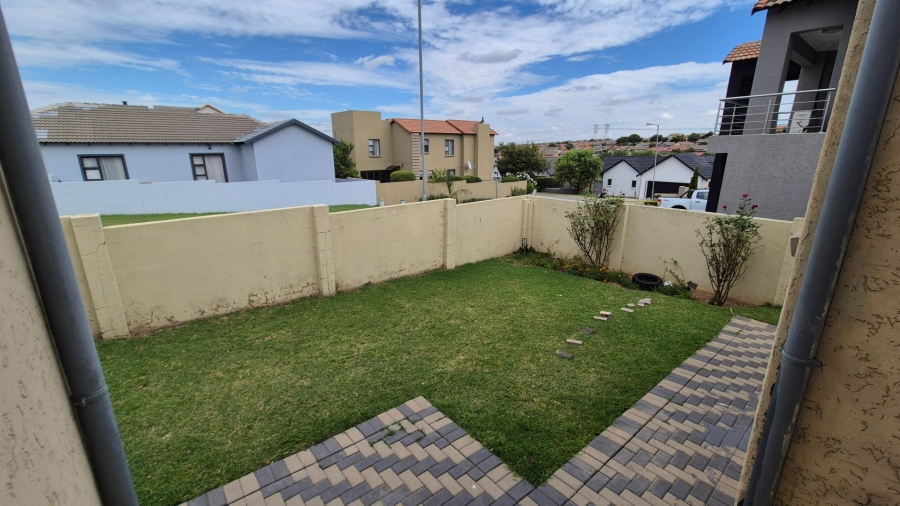 3 Bedroom Property for Sale in Kosmosdal Gauteng