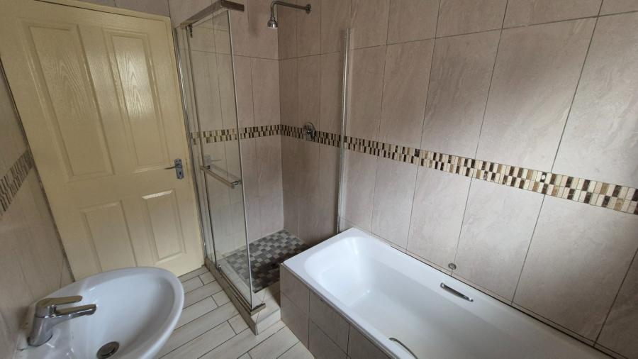 3 Bedroom Property for Sale in Kosmosdal Gauteng