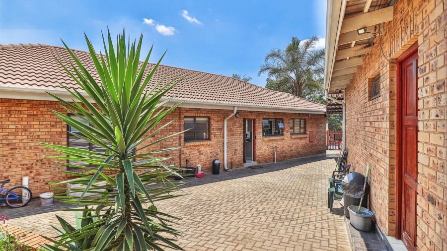 4 Bedroom Property for Sale in Sunnyridge Gauteng