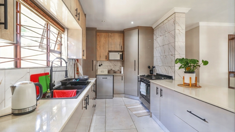 4 Bedroom Property for Sale in Sunnyridge Gauteng