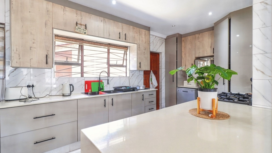 4 Bedroom Property for Sale in Sunnyridge Gauteng