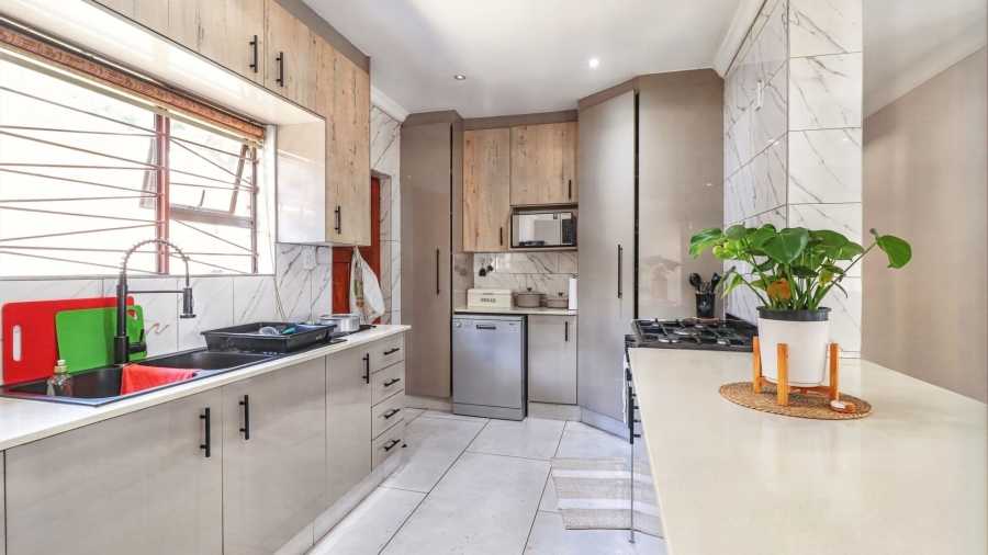 4 Bedroom Property for Sale in Sunnyridge Gauteng