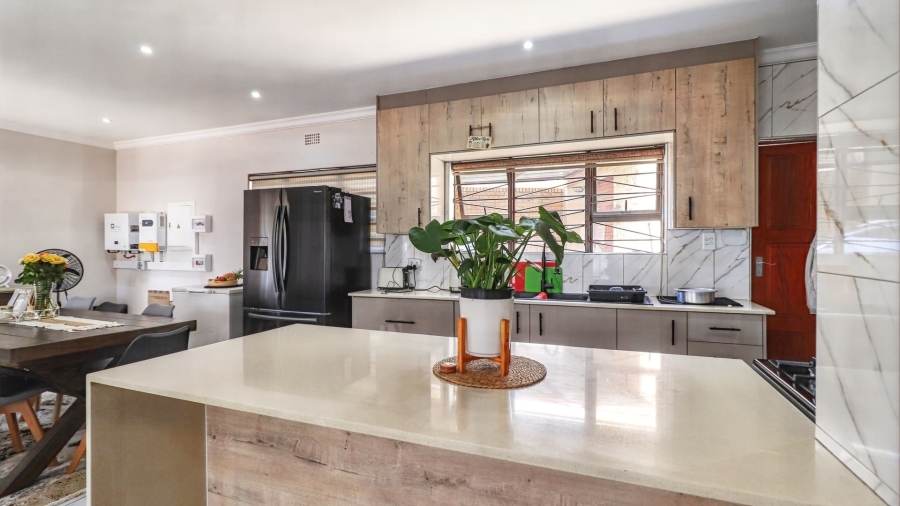 4 Bedroom Property for Sale in Sunnyridge Gauteng