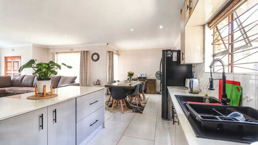 4 Bedroom Property for Sale in Sunnyridge Gauteng