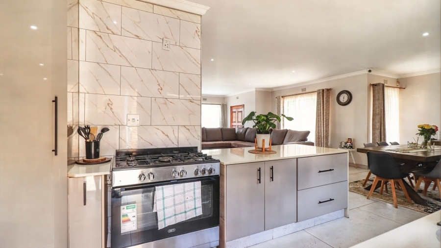 4 Bedroom Property for Sale in Sunnyridge Gauteng