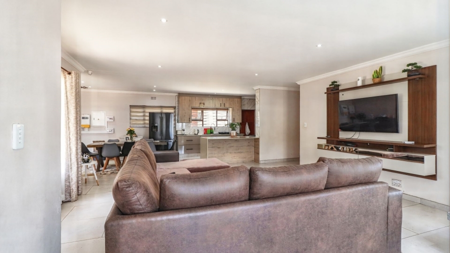 4 Bedroom Property for Sale in Sunnyridge Gauteng