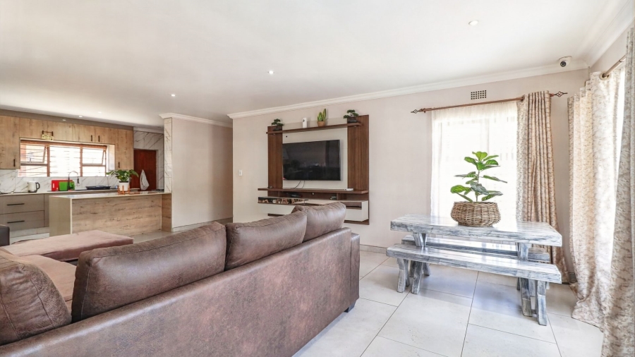 4 Bedroom Property for Sale in Sunnyridge Gauteng