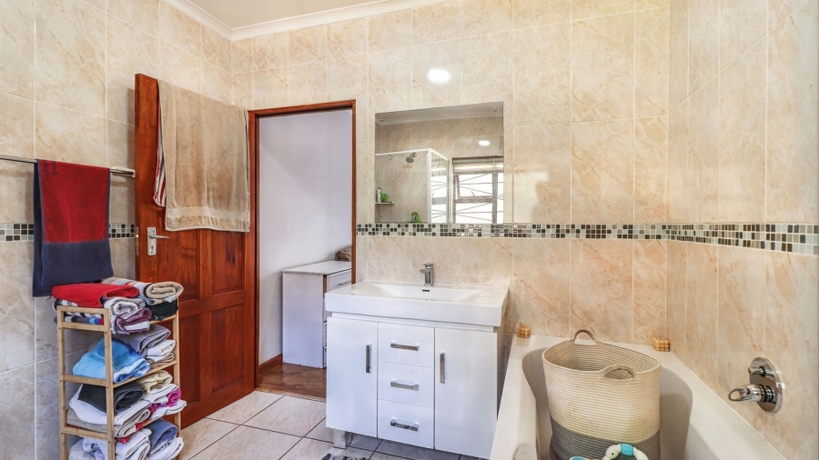 4 Bedroom Property for Sale in Sunnyridge Gauteng