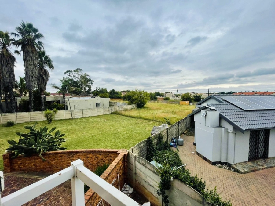 8 Bedroom Property for Sale in Dalpark Ext 1 Gauteng