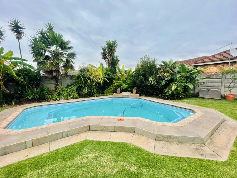 8 Bedroom Property for Sale in Dalpark Ext 1 Gauteng