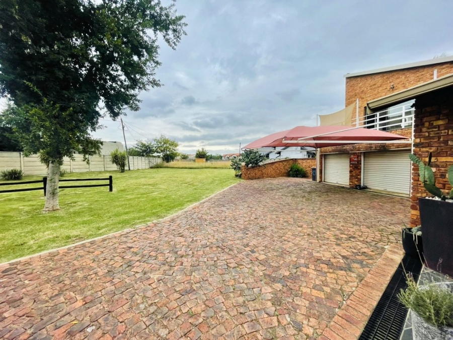 8 Bedroom Property for Sale in Dalpark Ext 1 Gauteng