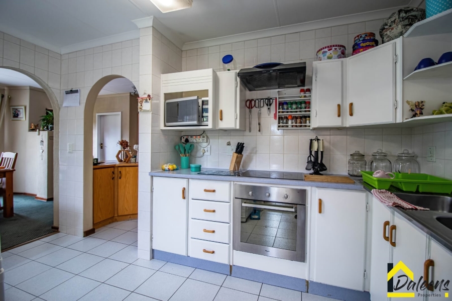 3 Bedroom Property for Sale in Bardene Gauteng