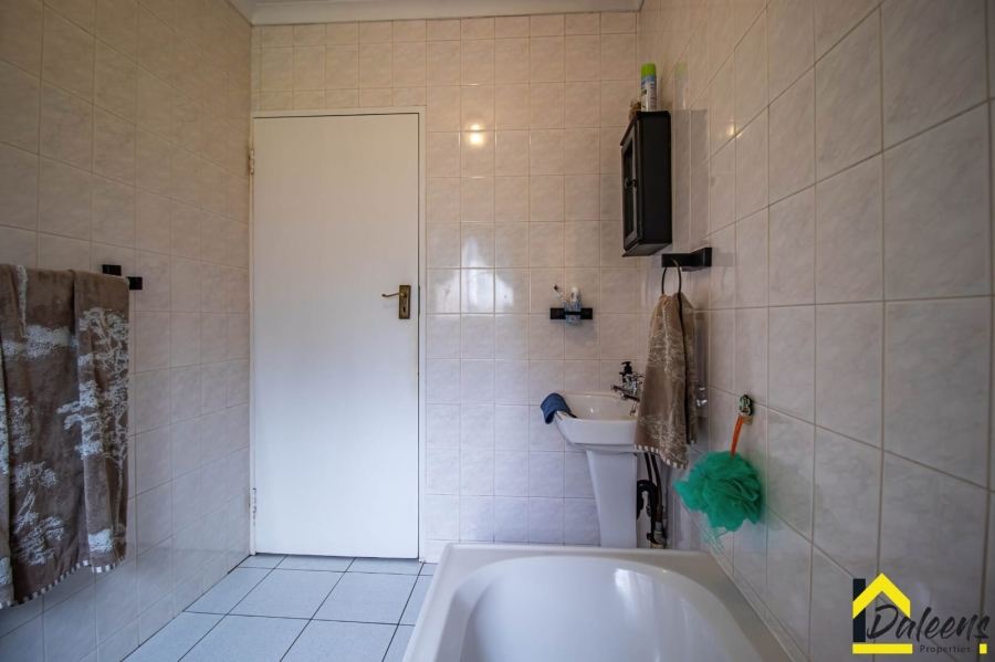 3 Bedroom Property for Sale in Bardene Gauteng