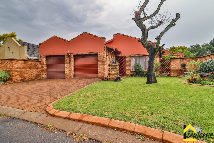 3 Bedroom Property for Sale in Bardene Gauteng