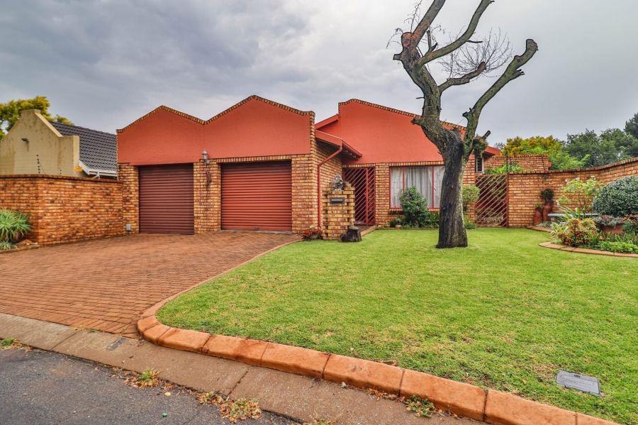 3 Bedroom Property for Sale in Bardene Gauteng