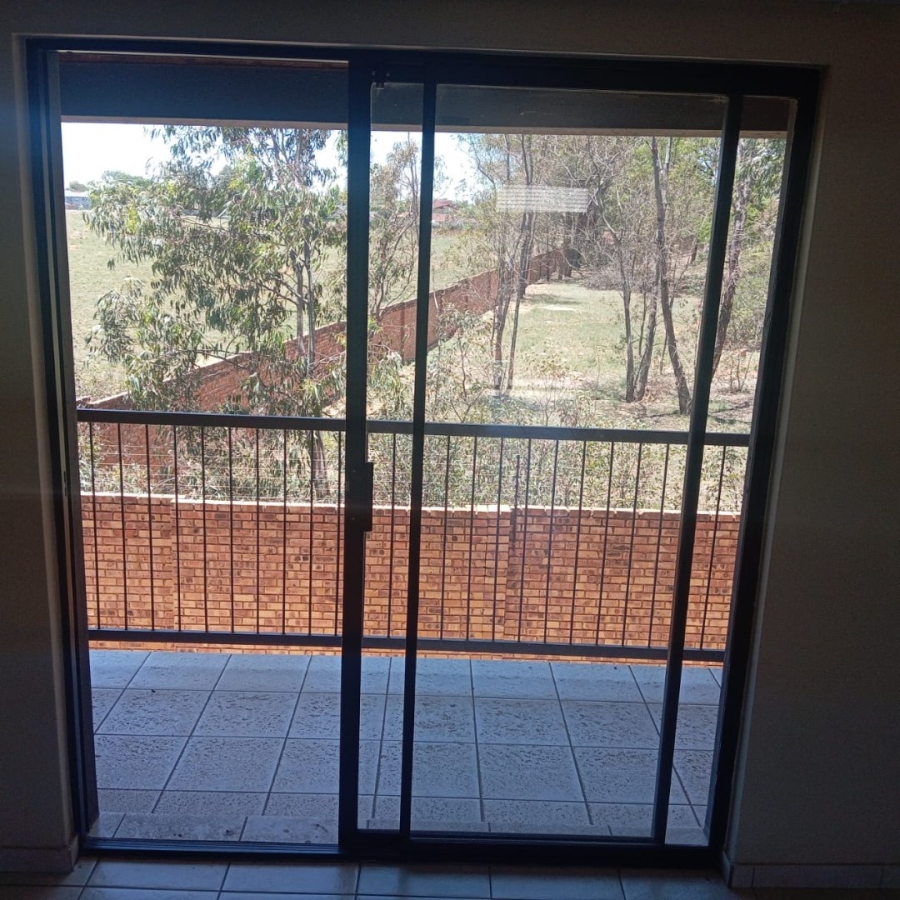 2 Bedroom Property for Sale in Cloverdene Gauteng