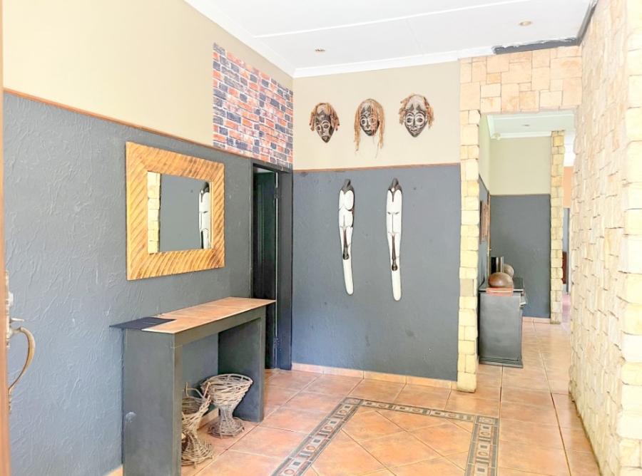 5 Bedroom Property for Sale in Cyrildene Gauteng