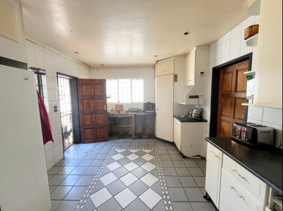 5 Bedroom Property for Sale in Cyrildene Gauteng