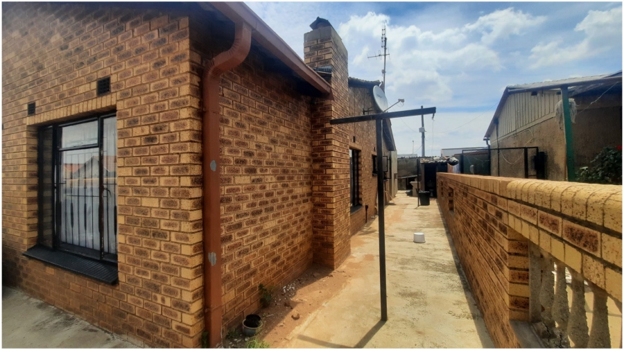 3 Bedroom Property for Sale in Emfihlweni Gauteng