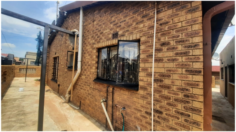 3 Bedroom Property for Sale in Emfihlweni Gauteng