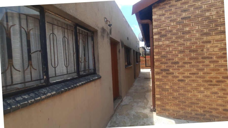 3 Bedroom Property for Sale in Emfihlweni Gauteng