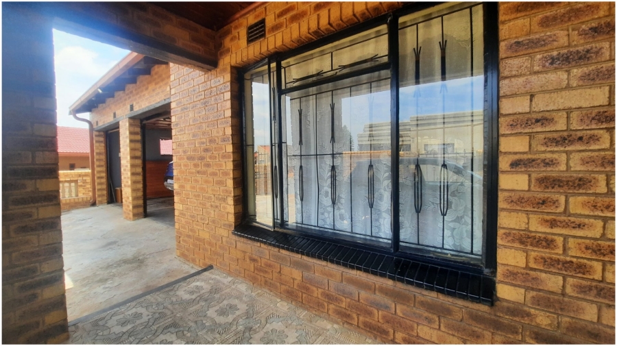 3 Bedroom Property for Sale in Emfihlweni Gauteng